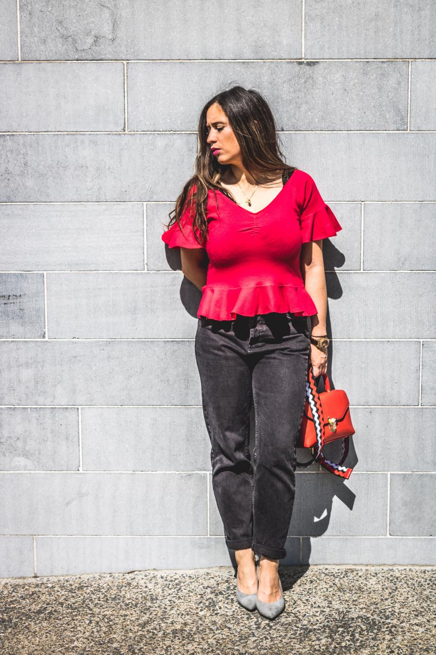 red shrit mango